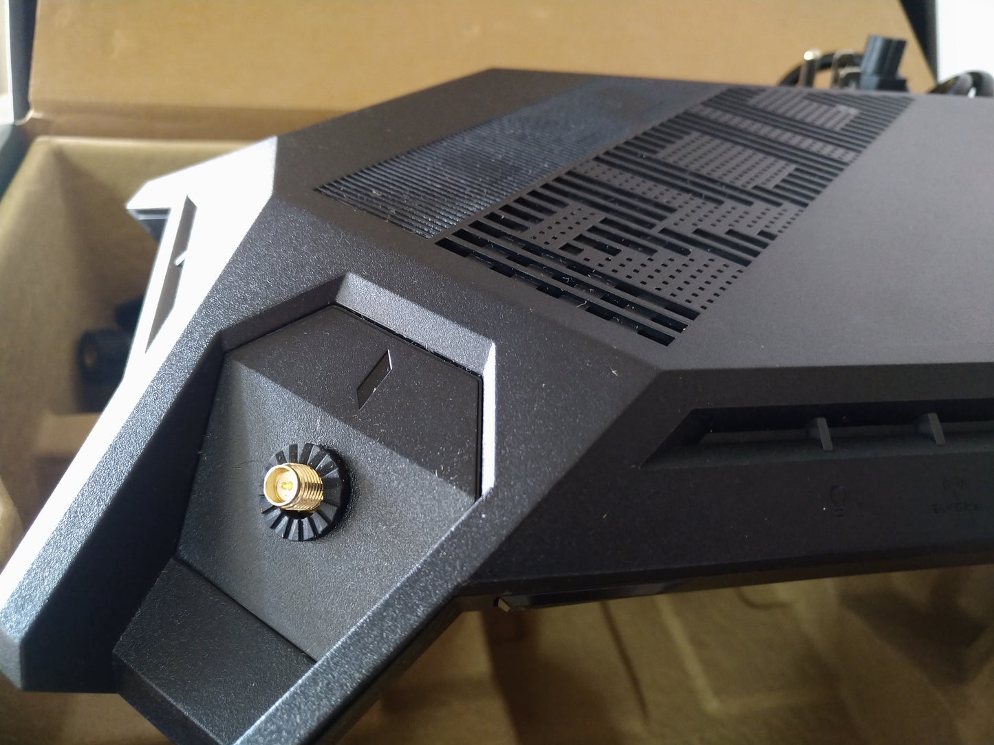 ASUS ROG Rapture GT-AX6000 Gaming Router, AiMesh Compatible 8.5/10