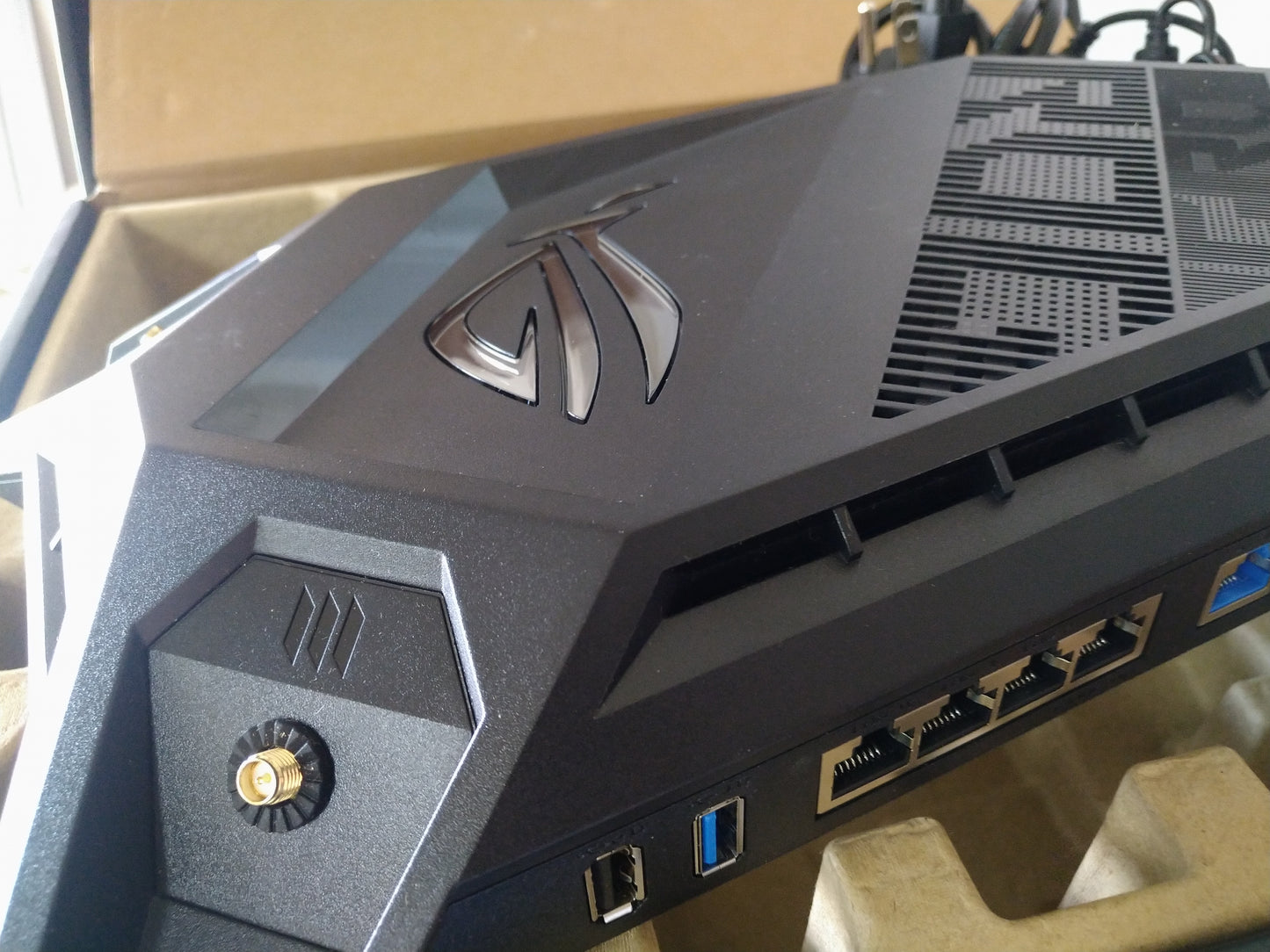 ASUS ROG Rapture GT-AX6000 Gaming Router, AiMesh Compatible 8.5/10