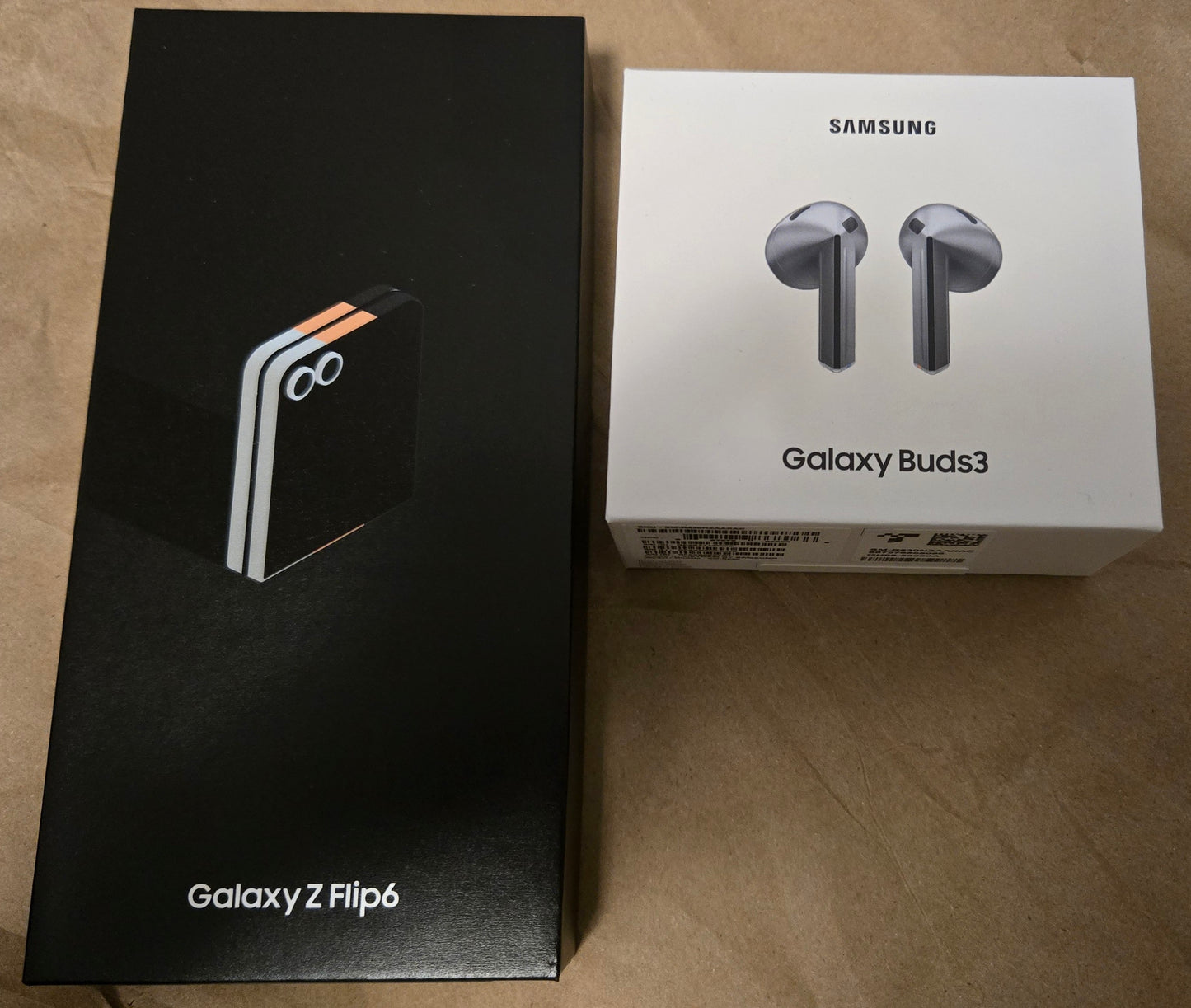 Unlocked Samsung Galaxy Z Flip6 256GB Crafted Black + Galaxy Buds 3