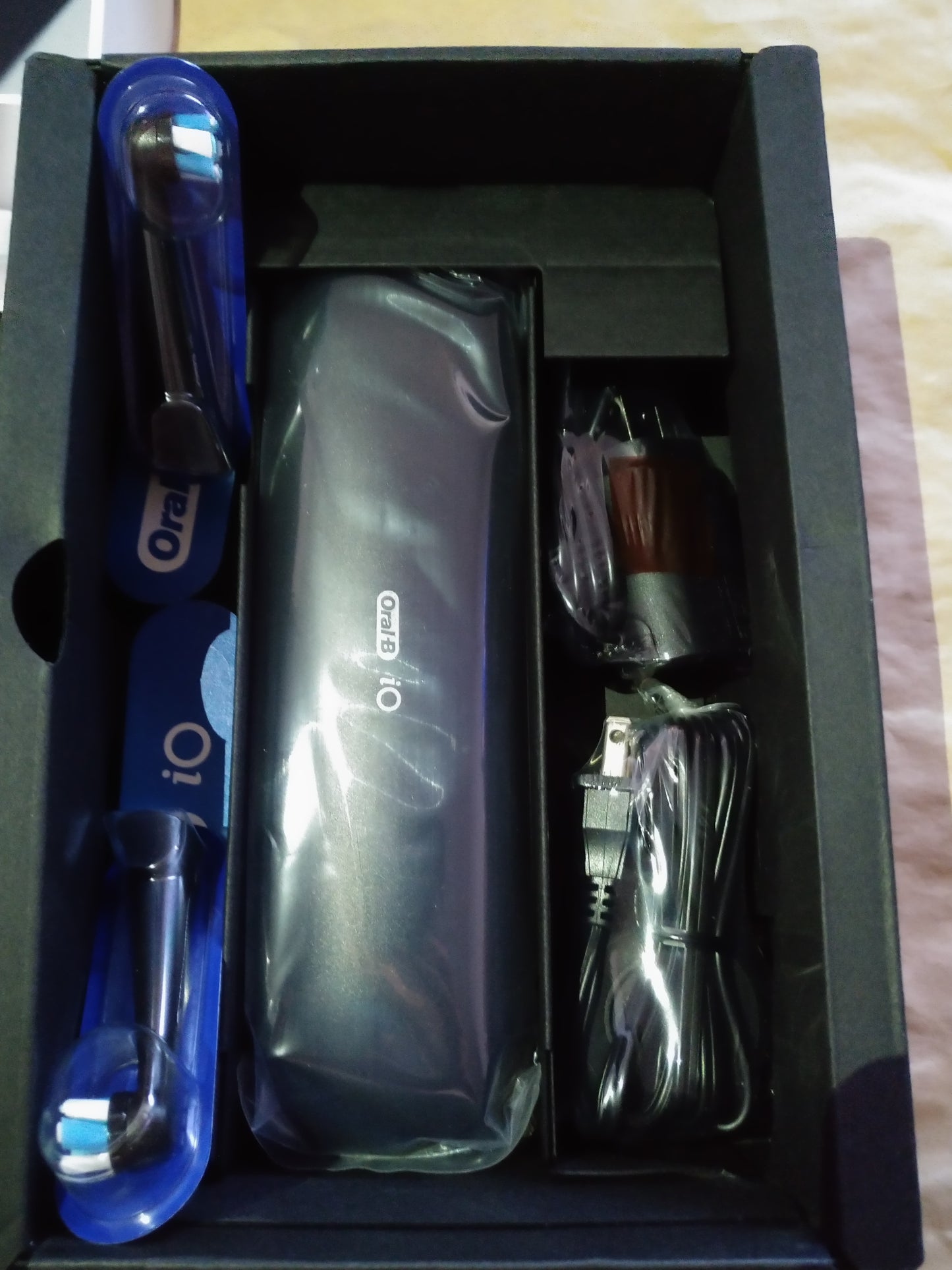 Oral-B iO Series 9 Electric Toothbrush with 3 Replacement Brush Heads,Black Onyx